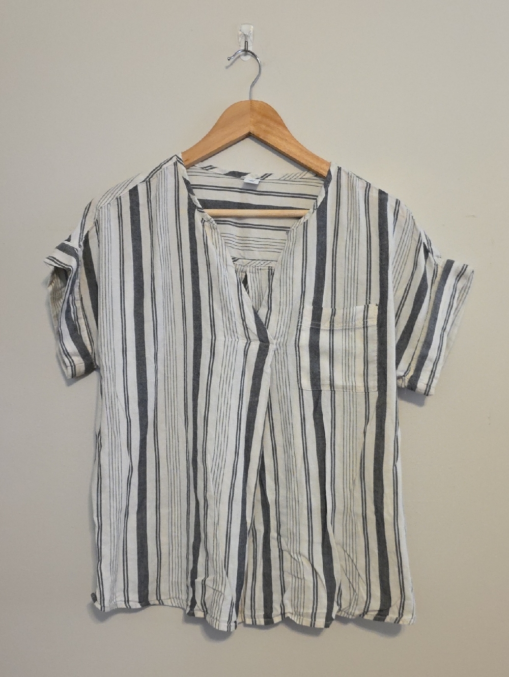 Old Navy White and Black Striped Short-Sleeve V-Neck Blouse